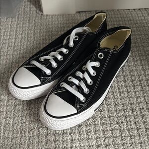Converse Black and White Sneakers Size 7 Brand New